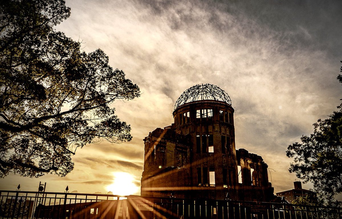 artcube_z's tweet photo. 81年前、8月6日広島に原爆が落とされました。

戦争では一般国民が必ず犠牲になるのです！

未だに世界では戦争が起きている。
泣くのは、苦しむのはいつも国民です。

殺されるのは国民です！兵士も国民です！

国のトップは最前線にいますか？

人が人を殺める事を指示してはならない！！

支持してもならない！！

命とは尊いものなのです。

国のトップが自らの素手と素手で殴り合ってくれ、自らの信念とプライドを賭けて！

人を傷付ける武器を使うな！！

人を傷付ける武器を使わせるな！！

戦争はしては駄目なのだよ。

人を傷付ける事に綺麗事などないのだから。

未だに増えていく核兵器に憤りを感じます！

深く深く心に刻み考えていこう。

平和に祈りを！