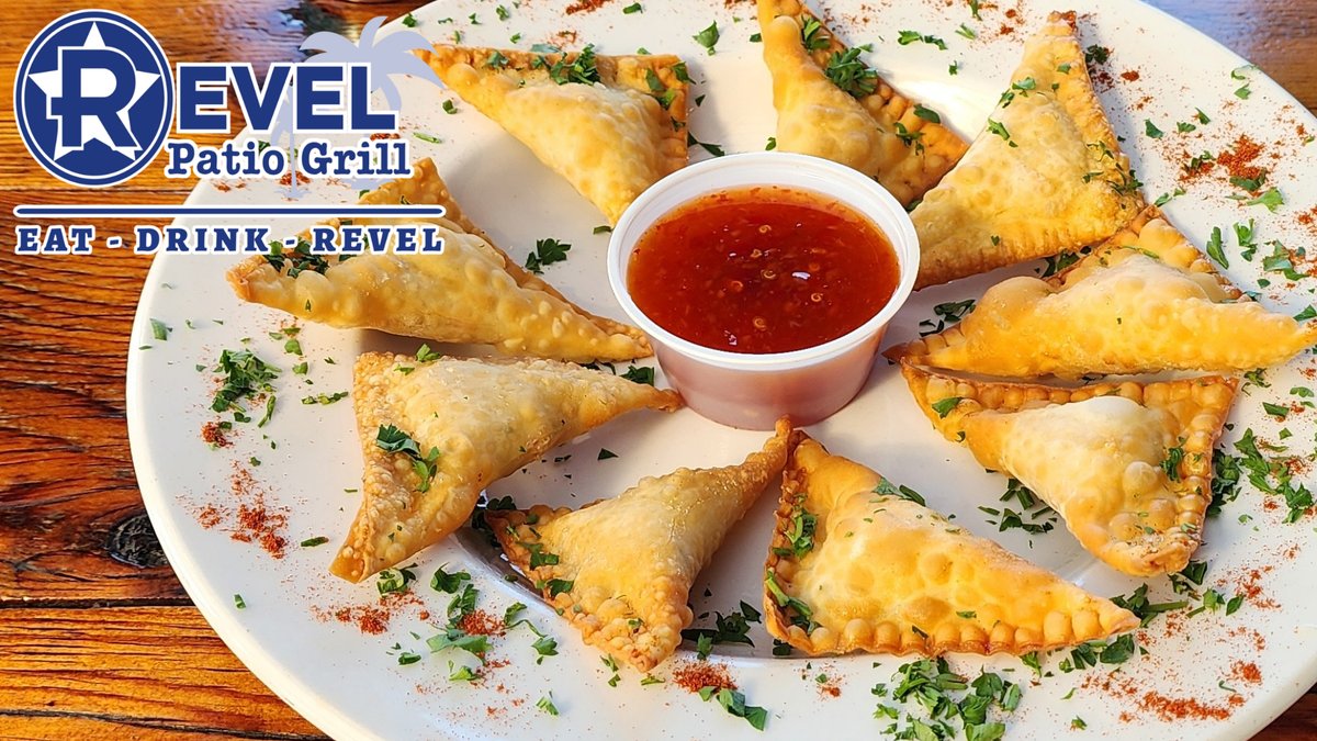 RevelPatioGrill's tweet photo. The Perfect Pair 🍤❤️

Name a better duo... we’ll wait. 🕒🤷‍♀️ Crispy, savory Crab Rangoons + Sweet Thai Chili Sauce = A match made in foodie heaven! 🌟✨ Come hang out on the patio at The Revel and treat yourself to the crunch heard 'round the world! 🔊💥 https://t.co/YczA6Gz4nW