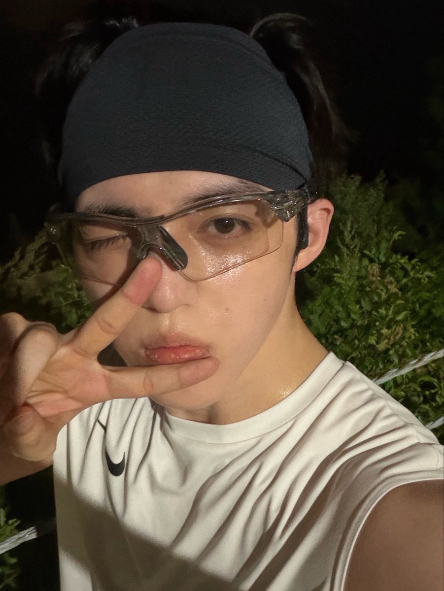 aboutscoups's tweet photo. something about long haired scoups wearing headband https://t.co/lzIKXziXbk