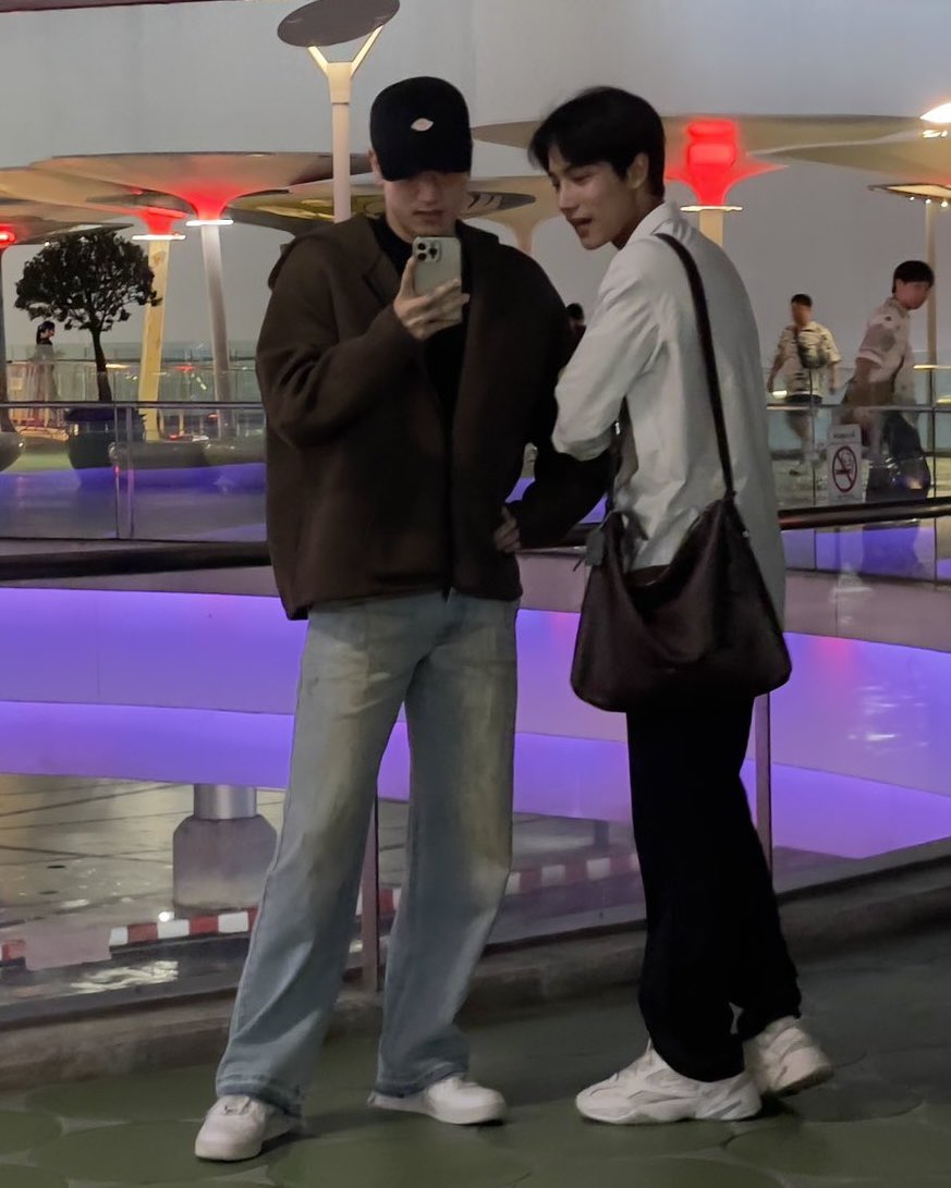 jellymillies's tweet photo. ( อิจฉาใครก่อนดีวะ โคตรจะ Perfect Couple ♥️🤟🏻 ) https://t.co/NniIaBbSwV