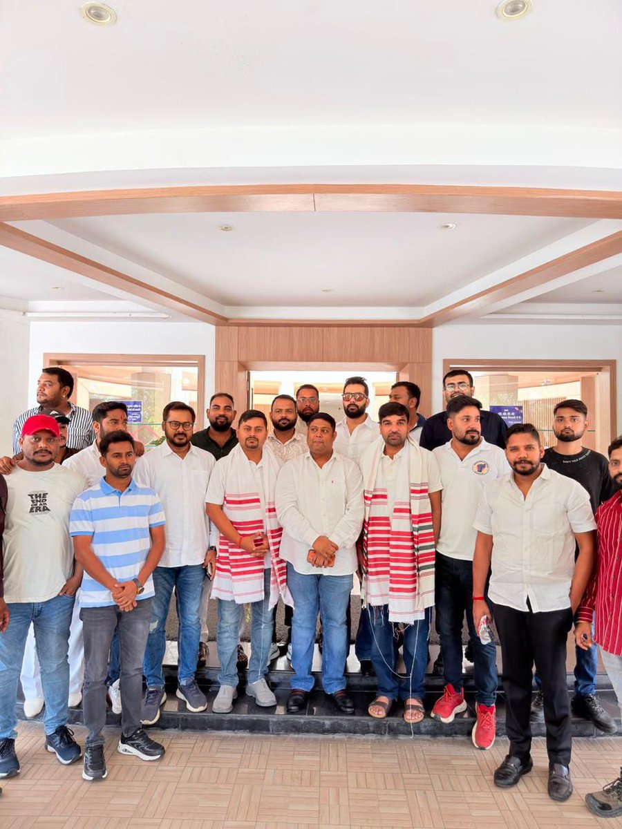 AbhimanyuP00NIA's tweet photo. आज रांची में झारखंड प्रदेश कांग्रेस प्रभारी श्री के. राजू जी, NSUI के राष्ट्रीय अध्यक्ष श्री विनोद जाखड़ जी, युवा कांग्रेस के राष्ट्रीय महासचिव श्री के. हरि जी, रांची महानगर कांग्रेस अध्यक्ष कुमार राजा जी एवं झारखंड युवा कांग्रेस प्रदेशाध्यक्ष श्री कुमार गौरव जी एवं कांग्रेस पदाधिकारियों के साथ बैठक कर छात्र-युवाओं से जुड़े विभिन्न महत्वपूर्ण विषयों पर चर्चा की।

इस दौरान युवा कांग्रेस एवं NSUI के पदाधिकारियों तथा स्थानीय युवा साथियों से संवाद कर JPSC–JSSC भर्ती, पेपर लीक सहित उनकी न्यायोचित मांगों एवं समस्याओं को जाना, छात्र हितों की रक्षा और उनके अधिकारों के लिए कांग्रेस परिवार सदैव प्रतिबद्ध है। @RahulGandhi @SachinPilot @INCIndia