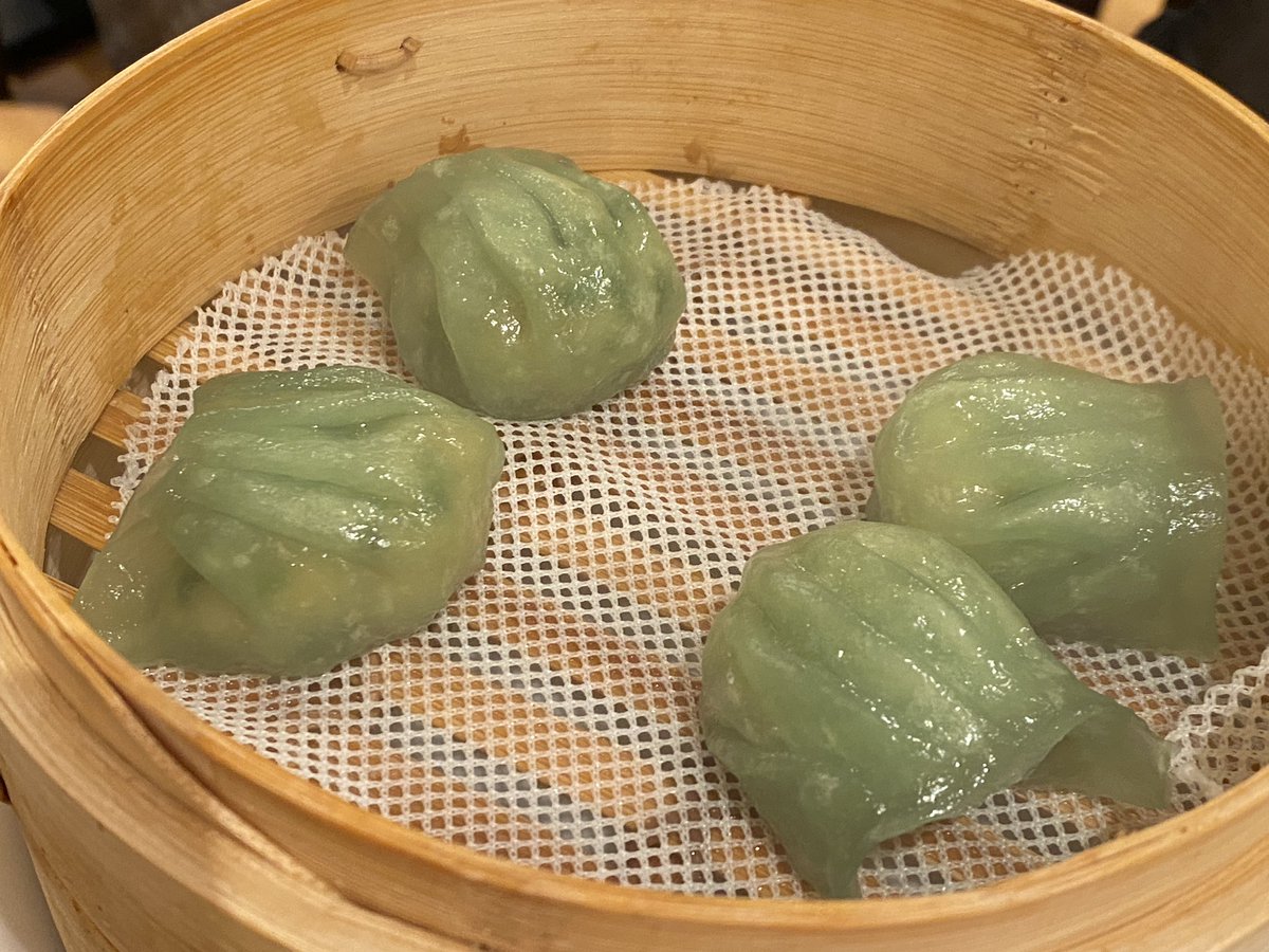 macha1015mog's tweet photo. 遂に池袋に日本一号店がOPEN‼️
（オープン日は7月31日）
通常の約2倍のスープ入ってるという小籠湯包が名物の梁山泊小籠湯包🇹🇼
黒酢に浸した生姜を乗せて食べる小籠包は最強❣️
池袋西武（ヨドバシカメラ❓）の8階フードコートに爆誕した此方
立地もあって割高感はあるが絶品すぎる逸品が並んでますよ‼️ https://t.co/0wRRGq5C0J