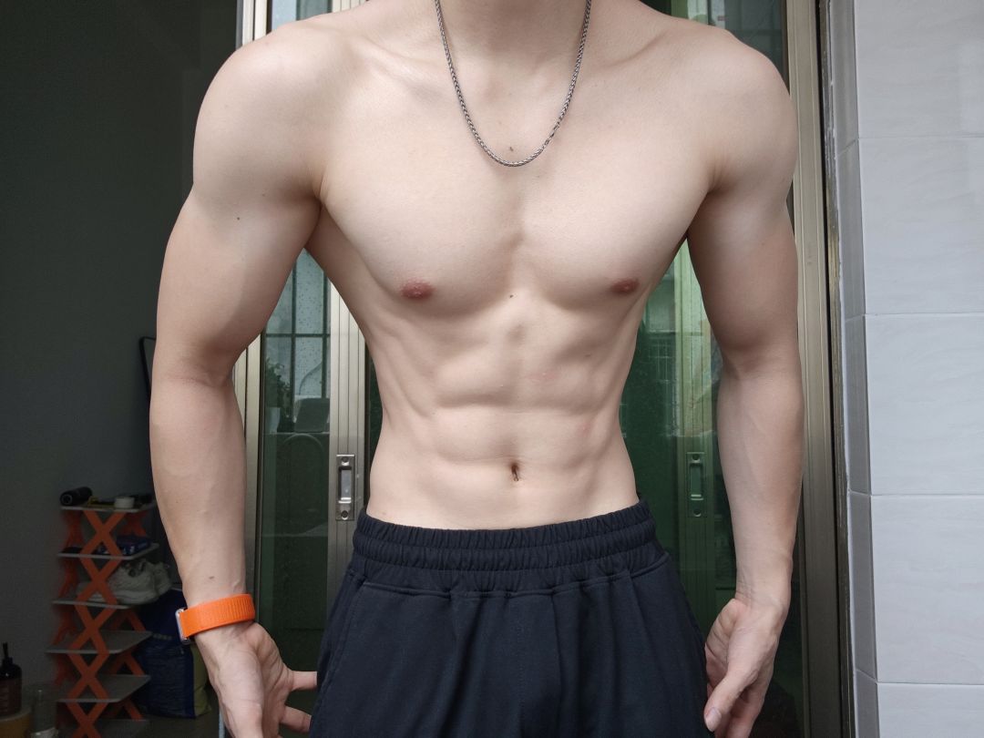 WWFFSSCC's tweet photo. 冒泡
#男大 #健身 #dom #SM https://t.co/9SpN8LQHH8