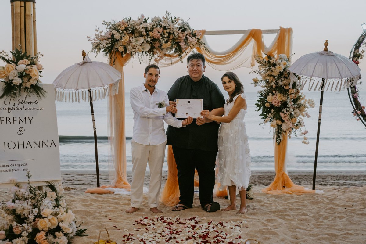 BaliHomeWedding's tweet photo. Renewal Vows in Jimbaran Beach https://t.co/Q2ZEt1S0ax