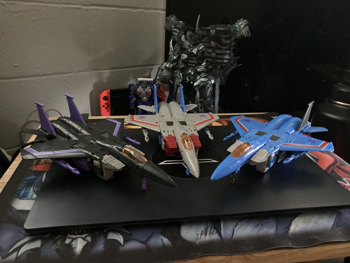 TrickshotTF's tweet photo. @LogansTfs Got my Starscream after a chance encounter at GameStop. Sold it along with the other two yesterday to someone whose preorder got canceled by Target. https://t.co/e2gomCIMil