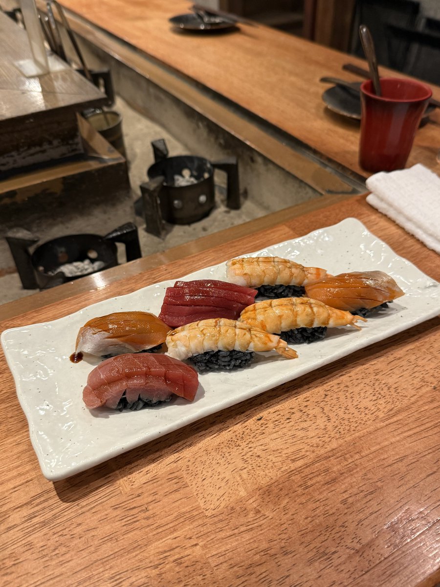 aknightKings's tweet photo. お昼は海鮮丼食べて
夜は墨のお寿司食べた。海鮮Day

墨なんも分からんかったわ。 https://t.co/fFcRnaZZOE