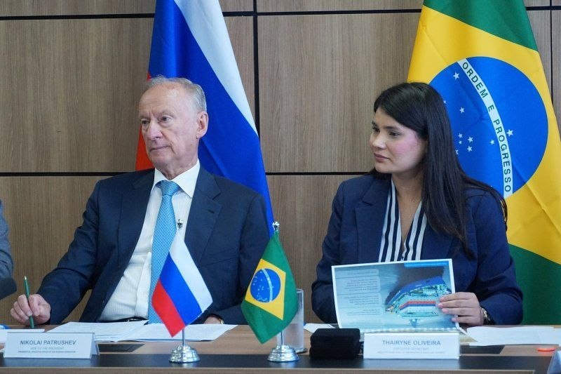 mae_rusia's tweet photo. 🇷🇺🇧🇷 El Asesor del Presidente de Rusia y Presidente del Consejo Marítimo de Rusia, Nikolái #Pátrushev, realizó una visita a Brasil durante la cual mantuvo una serie de negociaciones sobre la cooperación ruso‑brasileña en el ámbito marítimo.

https://t.co/JLXFjtANkB

#RusiaBrasil https://t.co/G3XEHxLfXq
