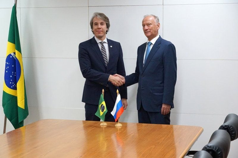 mae_rusia's tweet photo. 🇷🇺🇧🇷 El Asesor del Presidente de Rusia y Presidente del Consejo Marítimo de Rusia, Nikolái #Pátrushev, realizó una visita a Brasil durante la cual mantuvo una serie de negociaciones sobre la cooperación ruso‑brasileña en el ámbito marítimo.

https://t.co/JLXFjtANkB

#RusiaBrasil https://t.co/G3XEHxLfXq