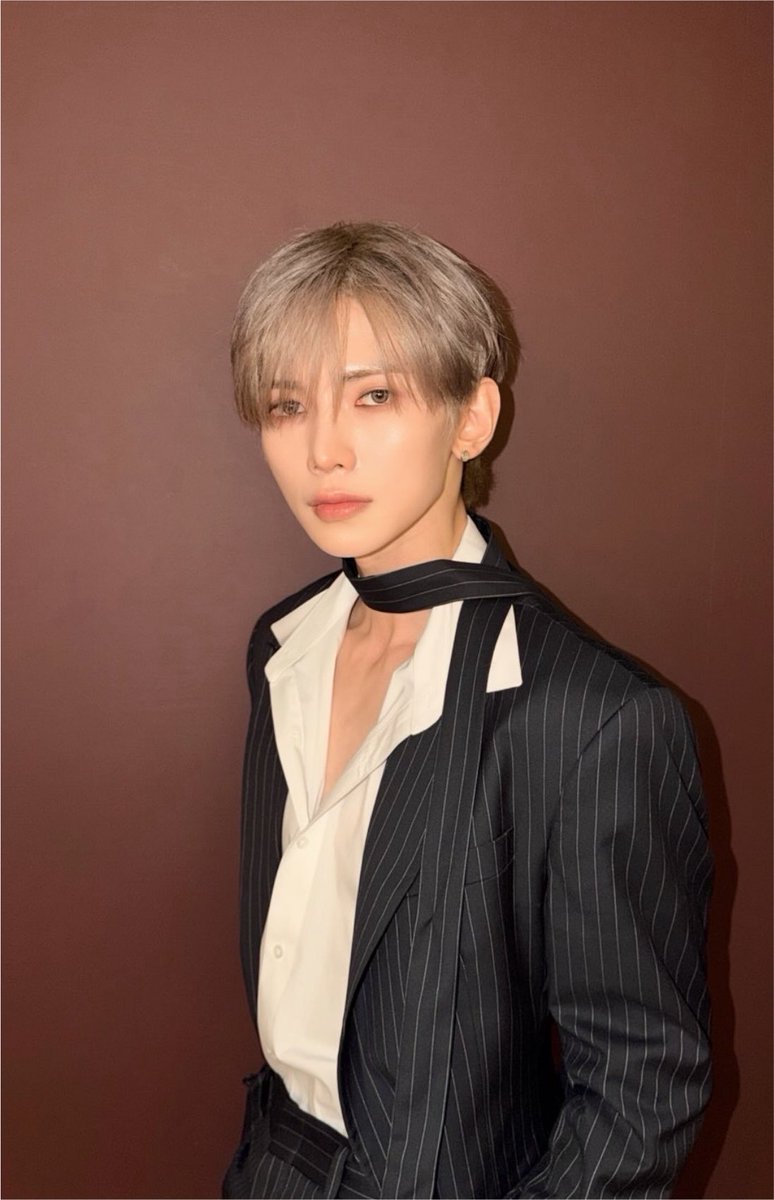 graxmytiny's tweet photo. how is yeosang so pretty omg https://t.co/gd1OMlGPts
