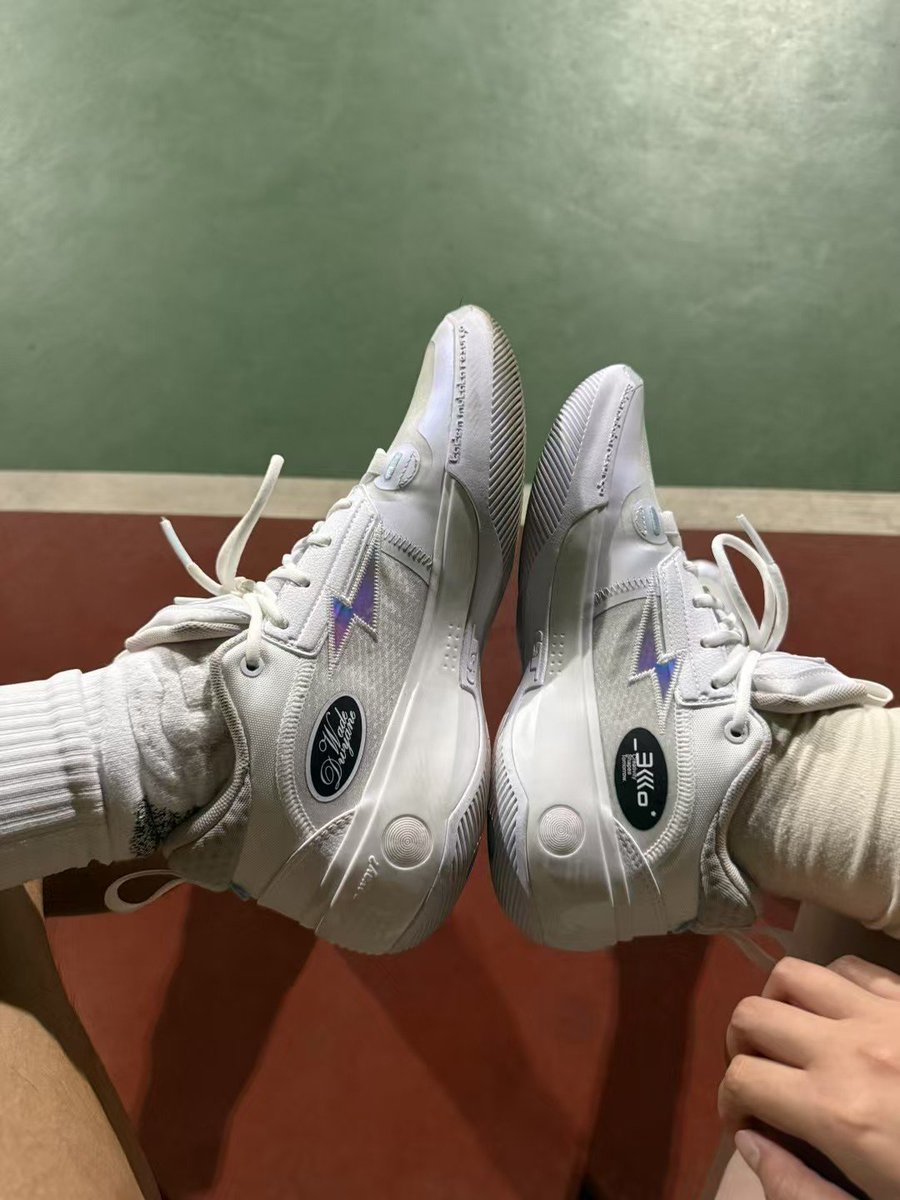 qa0ky's tweet photo. 和女朋友打完篮球之后，给儿子准备特调饮料，想喝的可以磕头排队了
#直男 #圣水 #atm https://t.co/5xwSXAgz7g