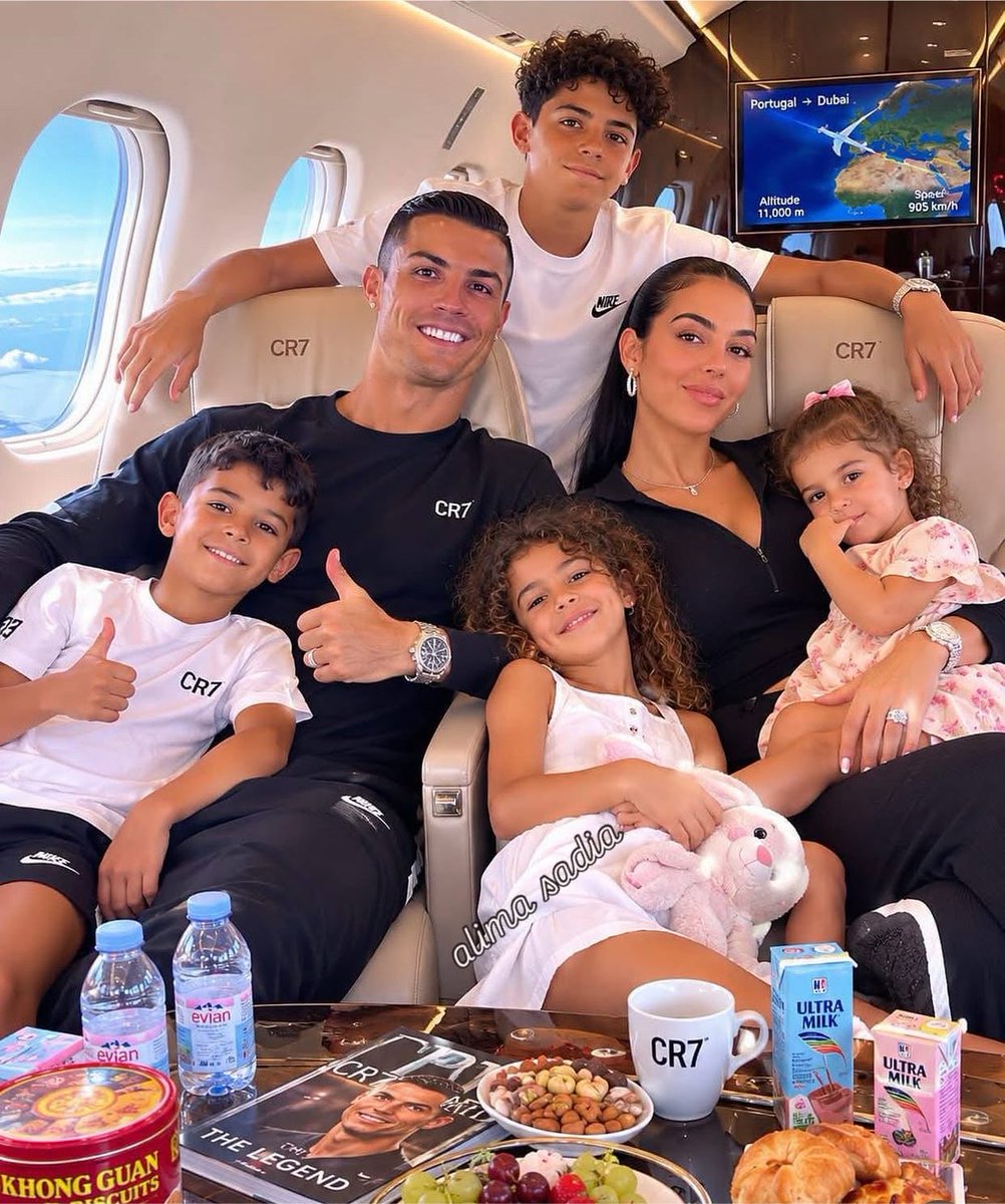 IamJoe_lOmiat's tweet photo. Ronaldo’s family is one of the most beautiful in the world 😍❤️ https://t.co/Mo5oU0ck1g