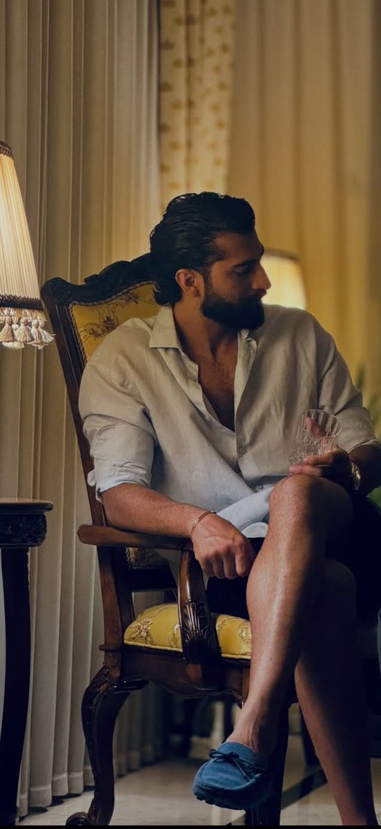 MiddleEasternMe's tweet photo. Look at this arab man and dare to tell me you dont see superiority https://t.co/9IrU78EBNY