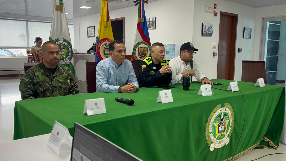 SeguridadCali's tweet photo. Está instalado oficialmente el Puesto de Mando Unificado para monitorear Cali y la región en el marco de la posesión presidencial que se realizará en nuestra ciudad. 🇨🇴

Junto a las autoridades competentes trabajamos por la seguridad y tranquilidad de caleños y visitantes. https://t.co/izxGDjQWiW