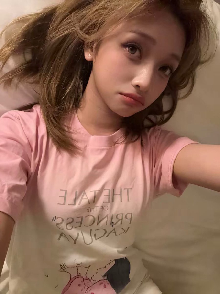 gehleecontent's tweet photo. 🌸 260805 | #GEHLEE’s Weverse DM
 👸🏻: good evening !!
👸🏻: gosh its nearly midnight here
👸🏻: but i came to say good night ~
👸🏻: sweet dreams cutie patootie 
        ٩(๑ ˃ ³ ˂) و ♡ https://t.co/UzGUITJ9Gf