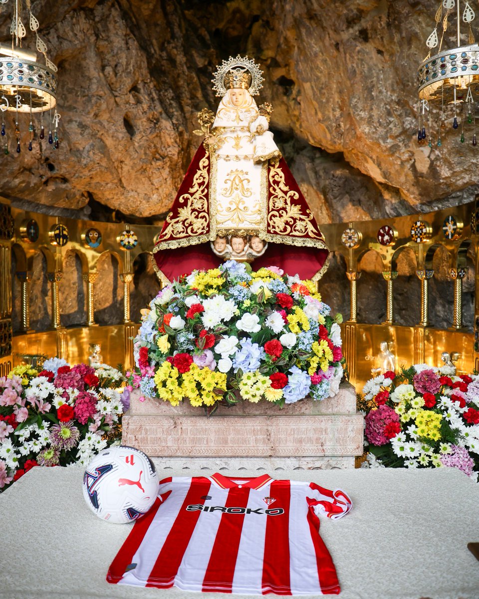 RealSporting's tweet photo. 𝑺𝒂𝒏𝒕𝒊𝒏𝒂 ❤️🤍. https://t.co/v7mjlPOZL6