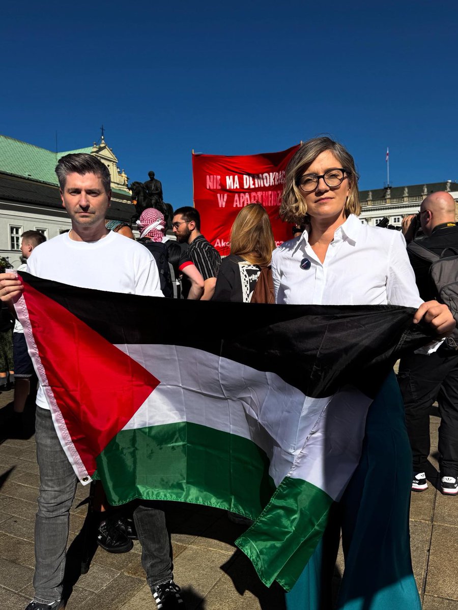 _gustlik's tweet photo. Czy jest ktoś w stanie mi wytłumaczyć dlaczego prawaki, podobno chrześcijanie i lewaki, podobno humaniści, tak bardzo chcą islamskiego państwa "Palestyna" z prawem szariatu, które będzie prześladować chrześcijan, homoseksualistow i inne mniejszości ?

Jeszcze jeden islamski syf? https://t.co/8kaHmrBYhS