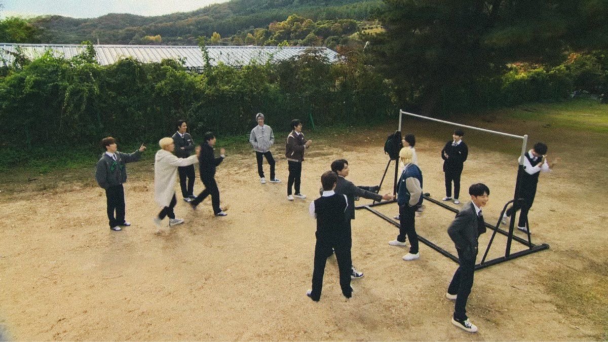 m_mh_526's tweet photo. 위에서 아래를 향해 찍은 세븐틴이 ㄴㅁ 서로서로 걍 진짜 친해보이고 따뜻해보임 https://t.co/ncOPAkGcLm