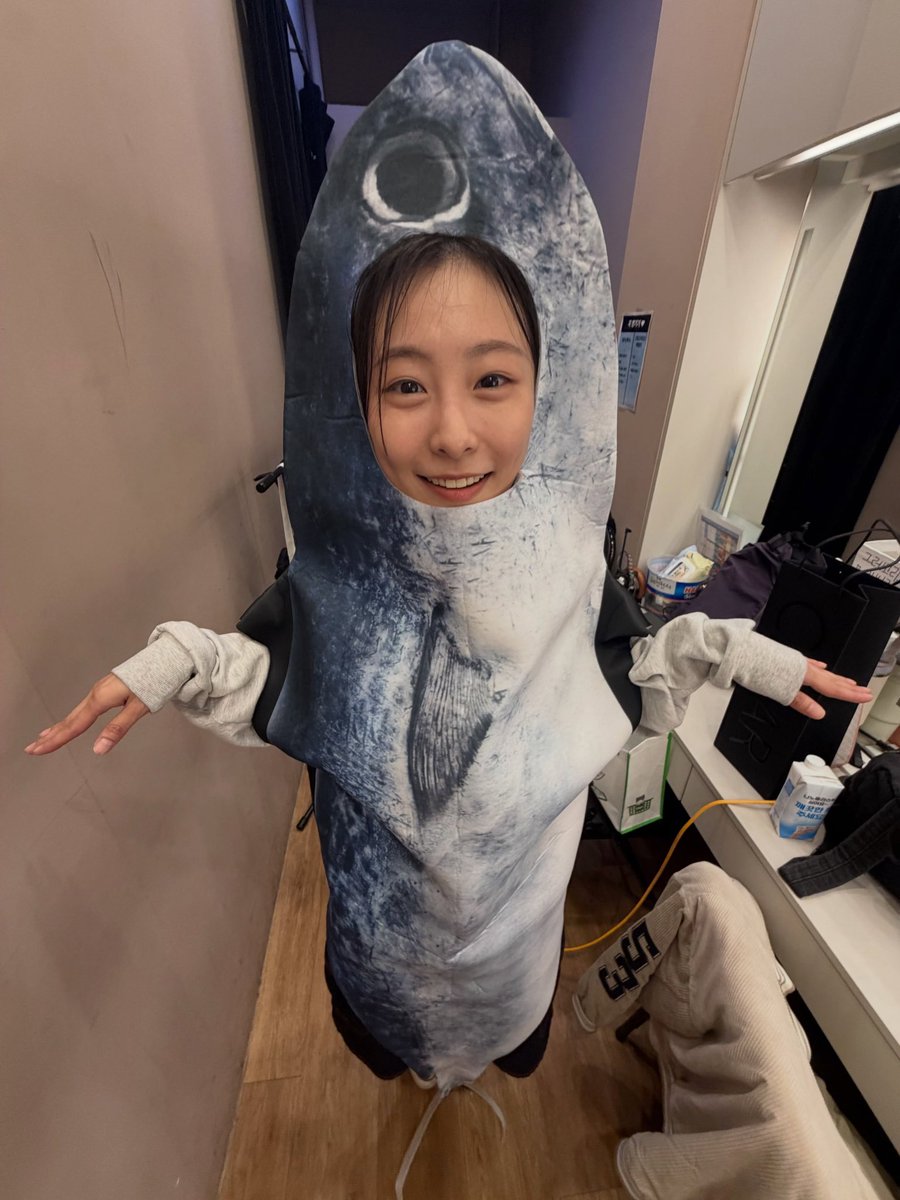 seoyeon_yy0306's tweet photo. 260806 김서연 배우님 인스타그램

청새치 공연이 끝나가는 게 아쉬운 마음에
고등어가 되기로 결심🐟

 #인션타그램 https://t.co/HbTepPtxlP