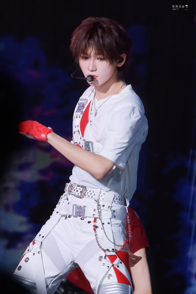 AllforSYX's tweet photo. 人海之中,目光都奔向同一个方向
cr. 柏林雾雨丨宋亚轩
#宋亚轩 #PM5:23 #TNT #时代少年团 #Teensintimes #leadsinger #mainvocal #宋亞軒 #SongYaXuan #송야쉔 https://t.co/vTv8bsZWFi