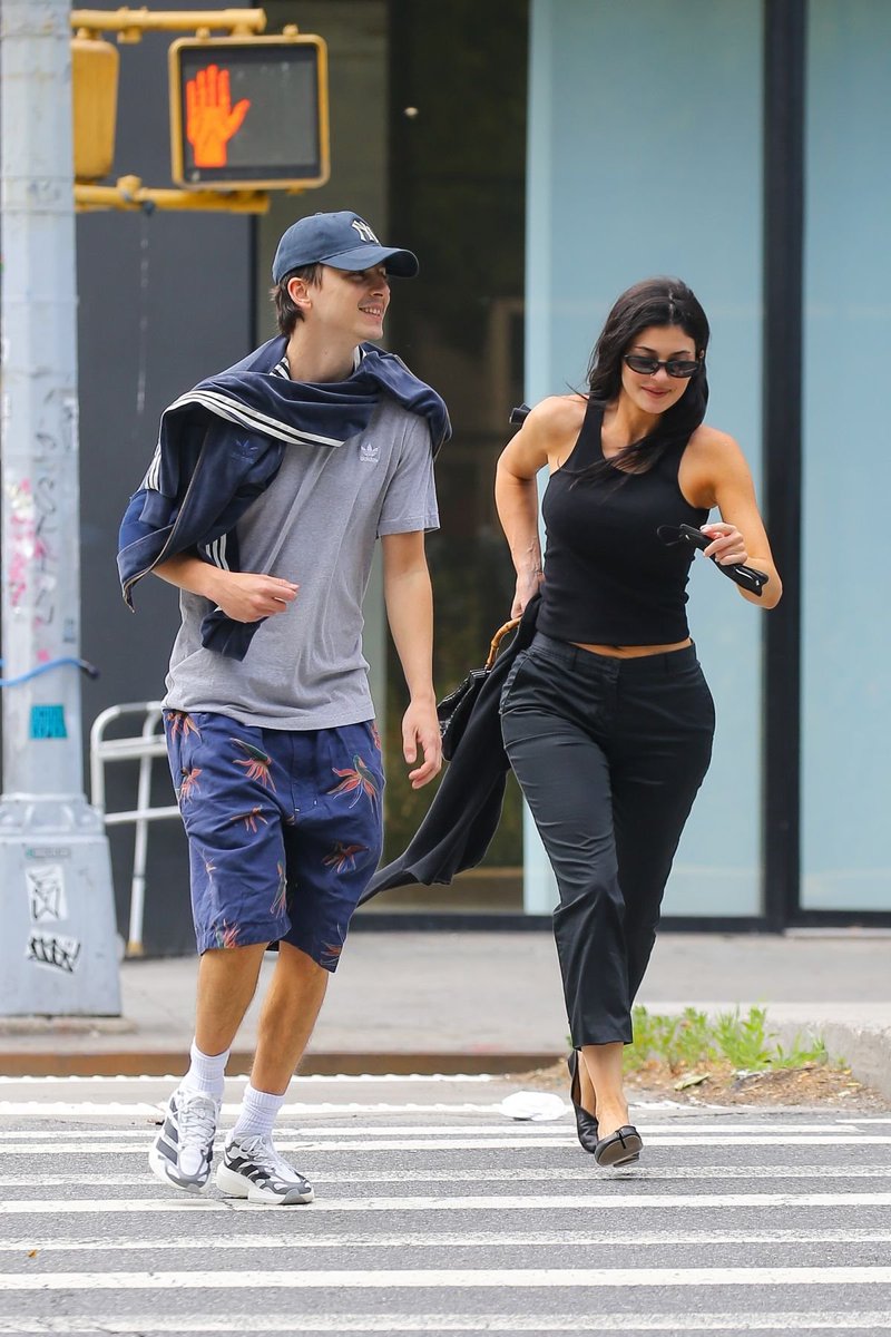 Titlisky's tweet photo. KYLIE JENNER and Timothee Chalamet spotted in New York City. https://t.co/oRHFfLE9kD