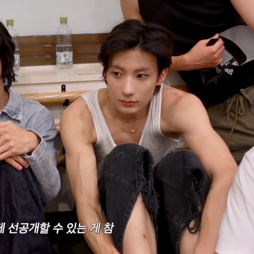 urmyantinitonny's tweet photo. แอนตันหุ่นเวอร์มากอ่ะ ทั้ง shoulder ทั้ง back muscle ชัดทุกมัดเลย deltoid โคตรสวย core muscle ก็แข็งแรงไหล่ผายเอวคอด ฮีต้องมีวินัยดูแลตัวเองดีมากๆ หุ่นโคตรดี ร่างทองของฮีจิงๆ อย่างที่ฮีเคยบอกผอมลงแบบสุขภาพดี maintain muscle ไว้อยู่ครบ https://t.co/D6Jfy1TVuY