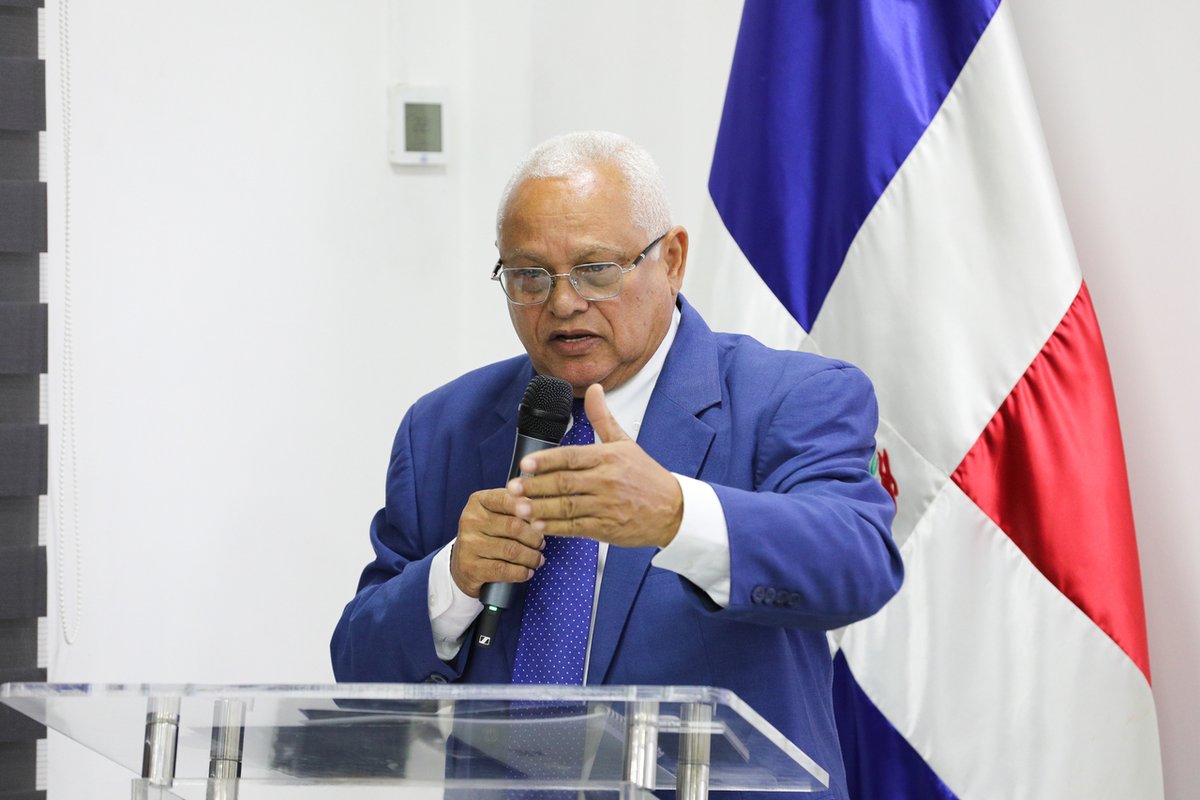 TesoreriaRD's tweet photo. Llevamos a cabo la juramentación de la nueva directiva de la Asociación de Servidores Públicos de la Tesorería Nacional, encabezada por Félix Sánchez, en un acto que contó con la presencia del Tesorero Nacional, Luis Rafael Delgado Sánchez, y la representación del @map.rdo, a https://t.co/3cDlAdMVDN