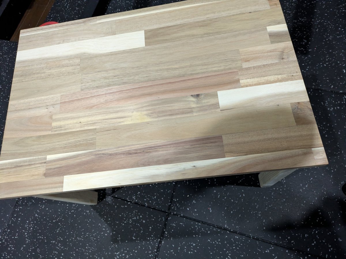 tindalos's tweet photo. 小物を置く台が欲しくなり昨日からDIY、作ってる途中は強度が不安だったけど完成してみたら大丈夫そう。仕事から帰宅してやってるとこの時間に…あとは研磨して塗装 https://t.co/ABunIwg2Gh