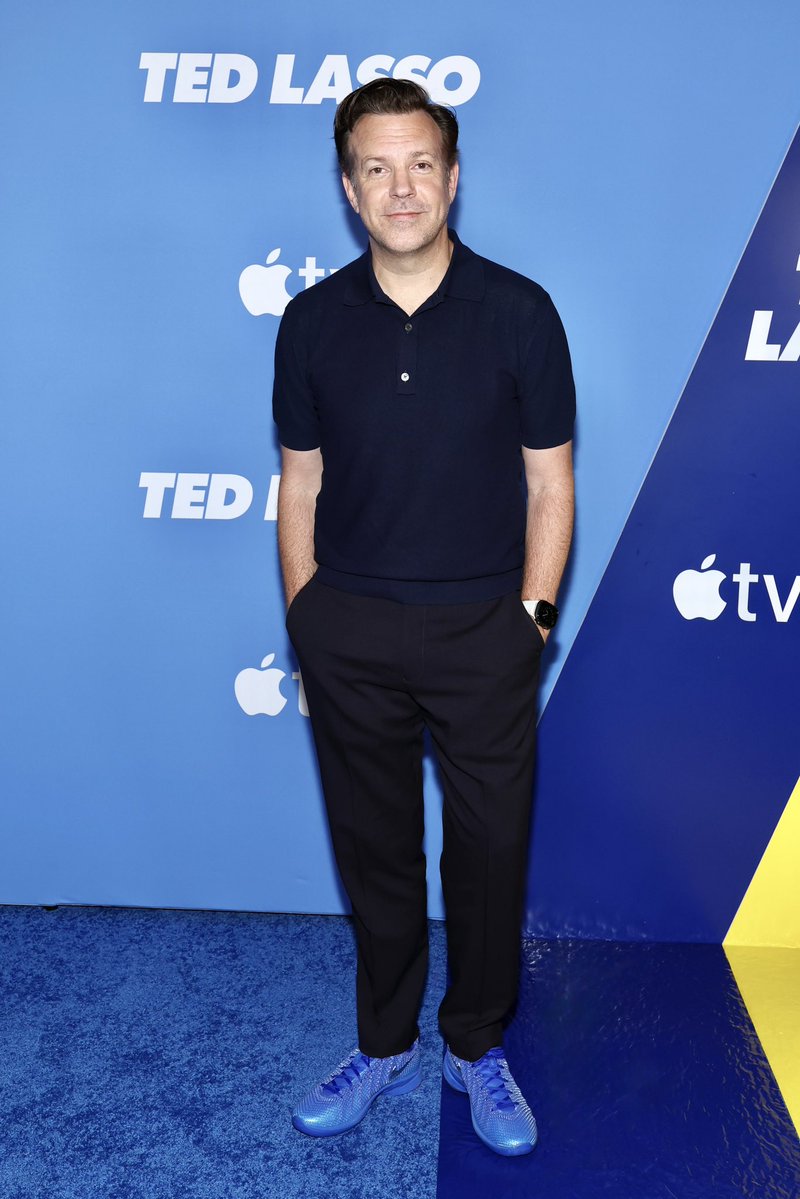 NickDePaula's tweet photo. Jason Sudeikis pulled up to the “Ted Lasso” premiere in the Caitlin 1s

@JasonSudeikis 🤝 @CaitlinClark22 https://t.co/jc5dShof4j
