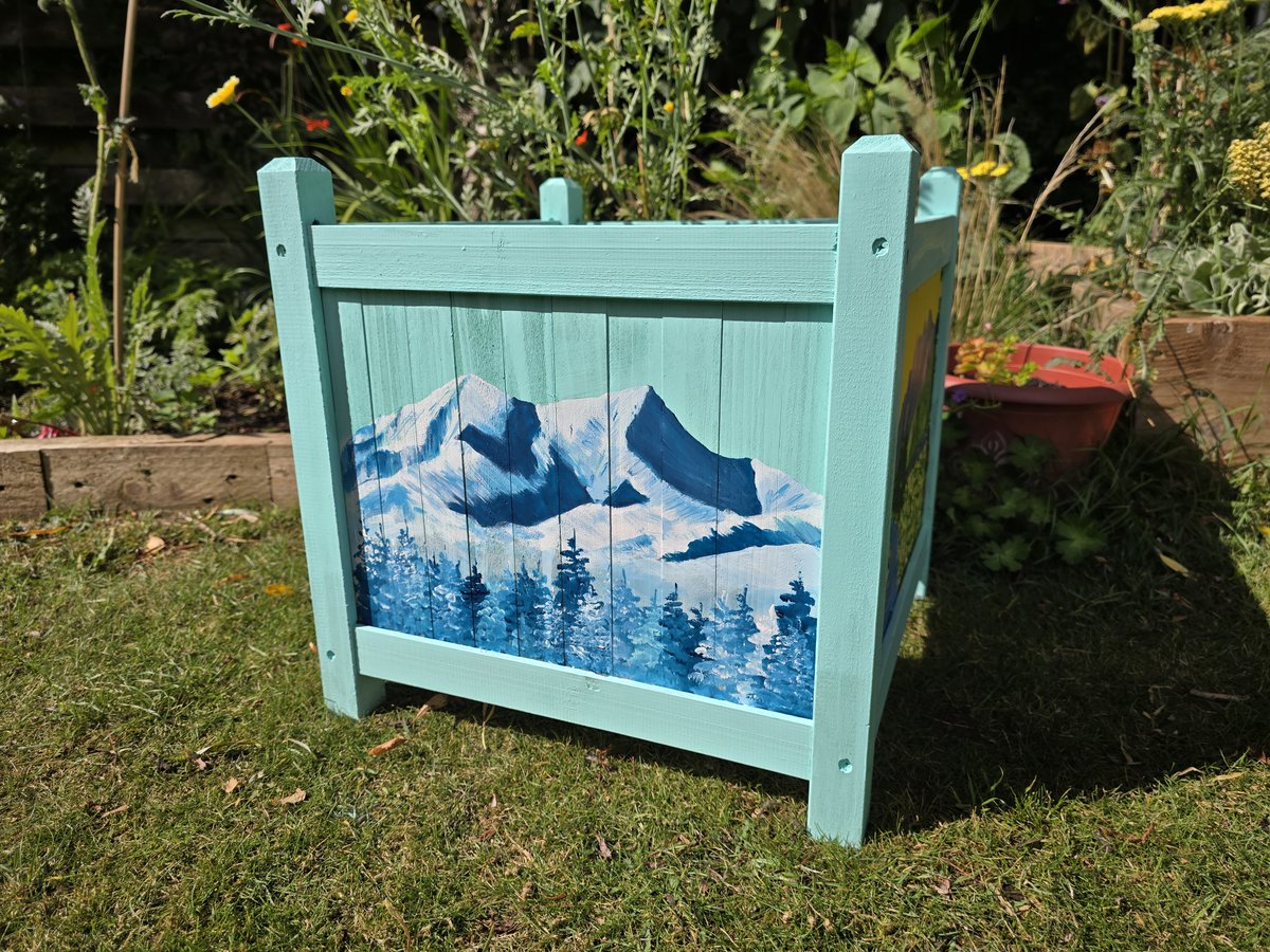 sammartinart's tweet photo. 'Planter Pot Painting Workshop' on Sunday 18th October 2026. Come and join me for a relaxed creative day, and paint your own wooden planter. You can find full details, and photos from my last workshop over on my website: https://t.co/5VGUUHeUYe https://t.co/js4Y5vlvT7