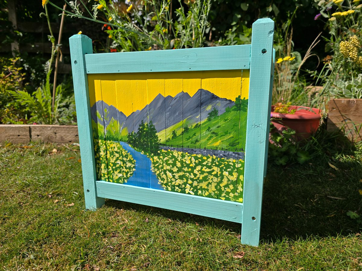 sammartinart's tweet photo. 'Planter Pot Painting Workshop' on Sunday 18th October 2026. Come and join me for a relaxed creative day, and paint your own wooden planter. You can find full details, and photos from my last workshop over on my website: https://t.co/5VGUUHeUYe https://t.co/js4Y5vlvT7