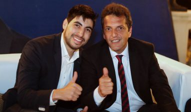 MacriElKiller's tweet photo. El amigo de Facundo Moyano que salió del departamento con una bolsa antes del allanamiento es Diego Di Santo, dirigente de la CGT Lomas de Zamora (feudo de Insaurralde) y representante del SUTPA. Además es concejal suplente del massismo. Peronismo en estado puro https://t.co/EswTkArpeo