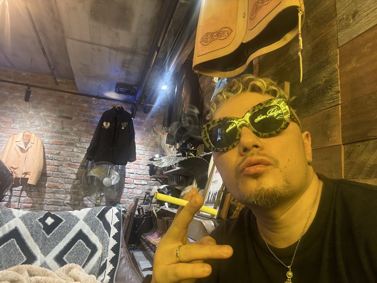 MitsuhiroYoda's tweet photo. Kumbhglassのライト最高🔥

@kumbhglass 
@PabstBlueRibbon 
@godsuns_jp https://t.co/EfDvf27Tr7