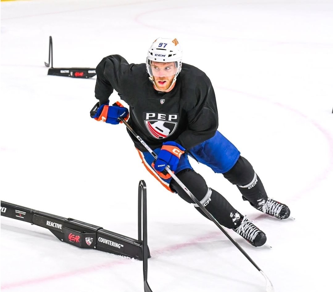 BleedOilBlue's tweet photo. Oilers McDavid at again this morning! @power_edge_pro

Thank you so much for the pictures. 
📸@media.myle https://t.co/FAY7gvwu4T
