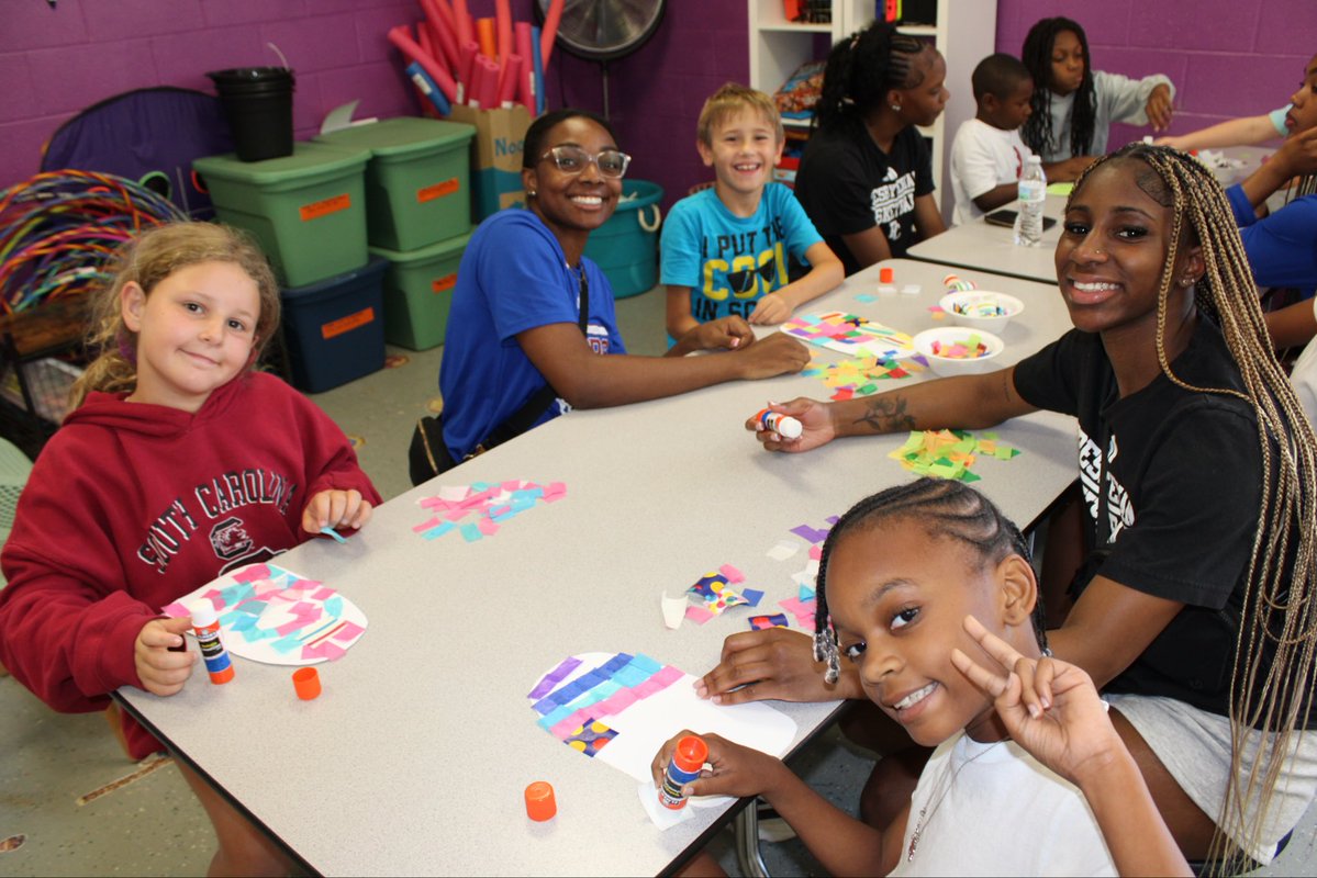 BlueHoseWBB's tweet photo. We had a great time at the Clinton YMCA creating crafts, sharing stories, and giving back to our community. Thanks for having us! https://t.co/h3OcEDeIrQ