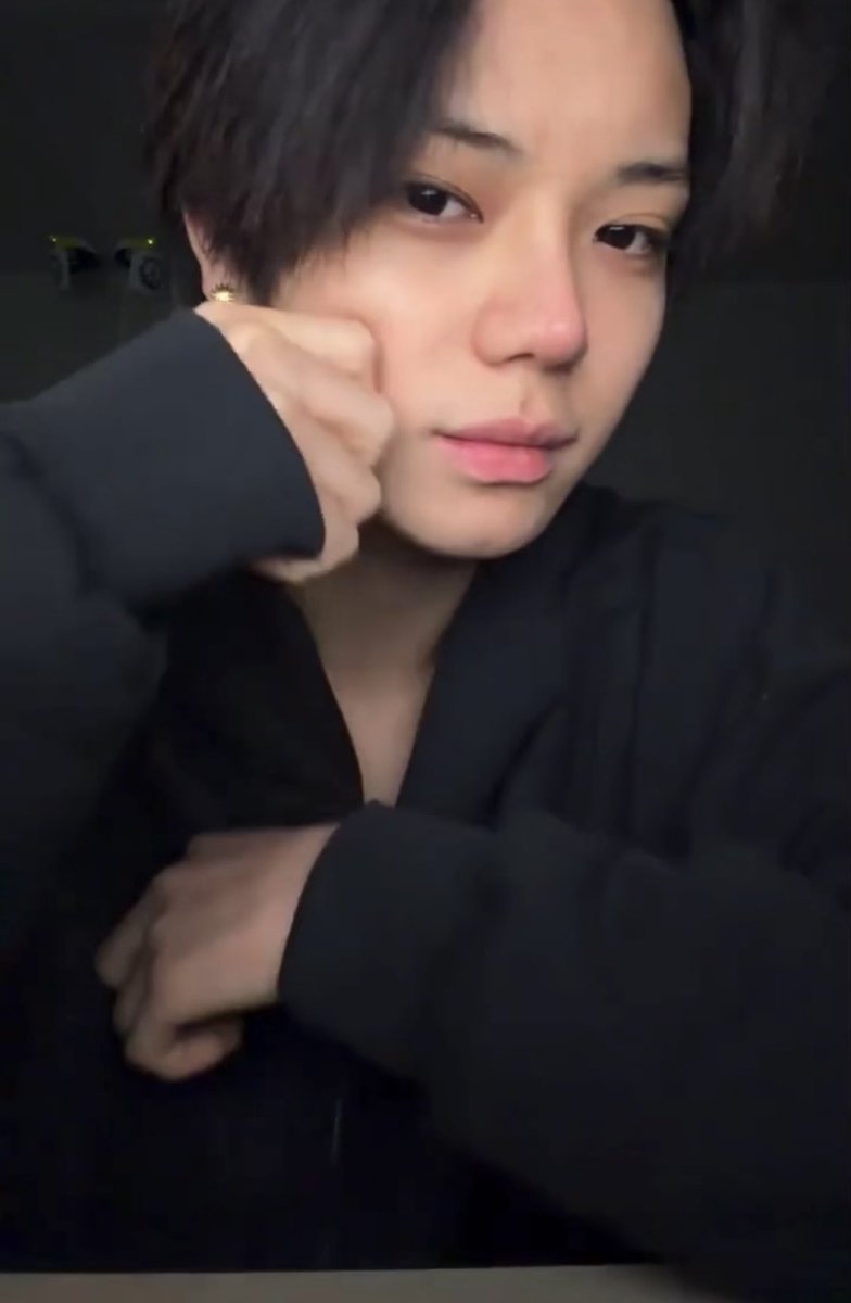 xhyulng tweet picture