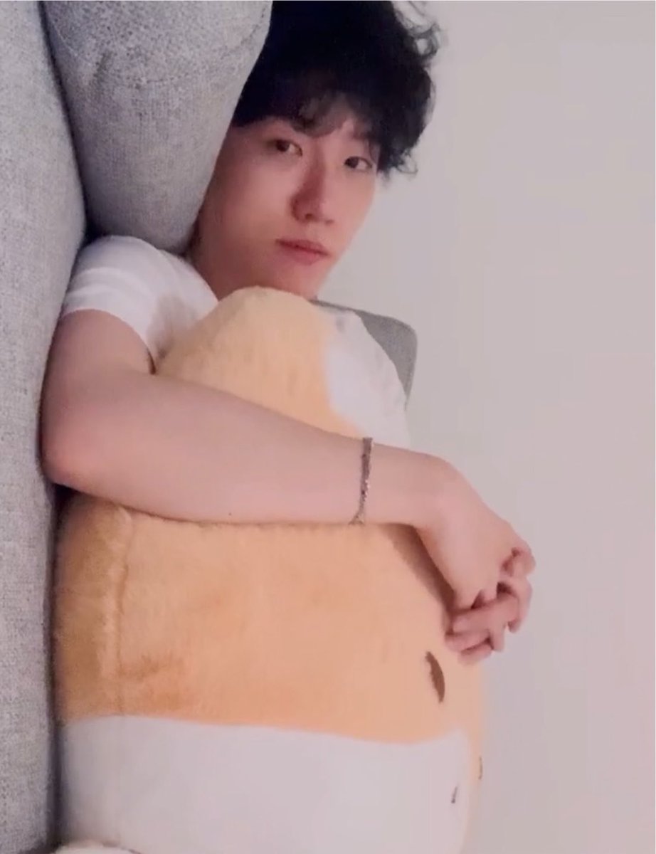 candybaek506's tweet photo. 잘자, 백현아🖤 https://t.co/be8bK9FgUu