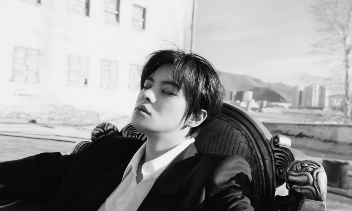 reowonist's tweet photo. perfection. lee leo. https://t.co/BQFWqJ3RGh