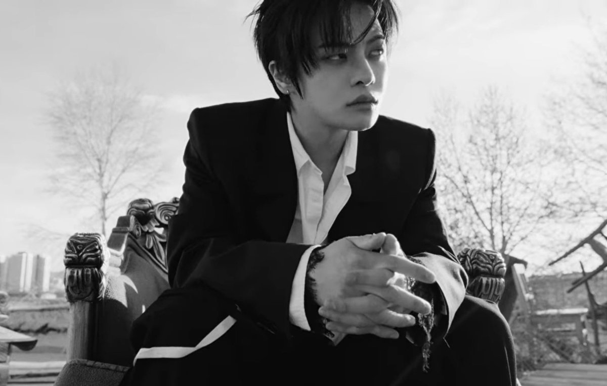 reowonist's tweet photo. perfection. lee leo. https://t.co/BQFWqJ3RGh