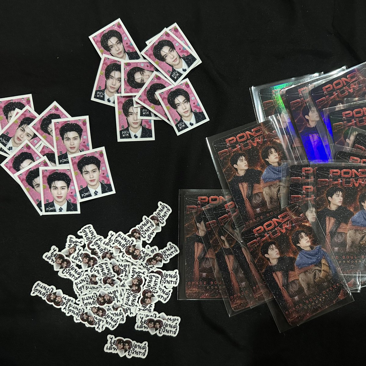 Parkkkkkkky's tweet photo. ขออนุญาต ยัดใส่มือแม่ๆนะค้าบบ 🥹🤏🏻🙇🏻‍♀️ 

#pondphuwin 
#PondPhuwinConcert https://t.co/yYperg8vvQ