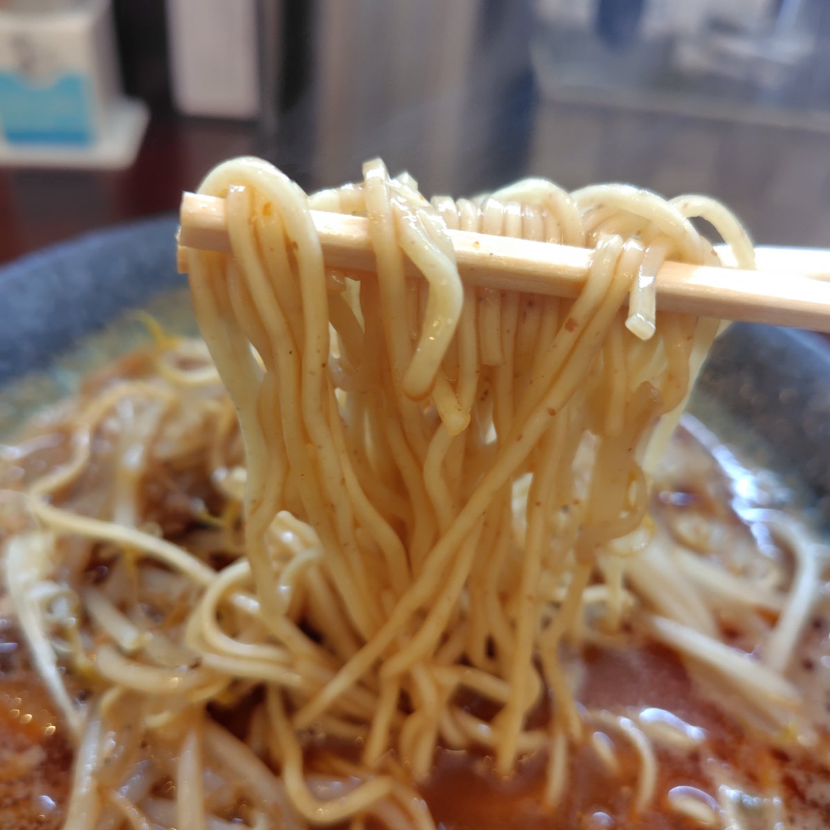 TAURUS_LEGEND's tweet photo. 名取市 麺や 碁飯

旨辛焦がしラー油味噌   ¥1000

【メモ】
券売機、店前駐車場、お冷セルフ、スープは日替り（この日はカキ煮干し）

#仙台 #名取 #ラーメン #味噌ラーメン #カキ煮干し https://t.co/Q6Fqbedrbp