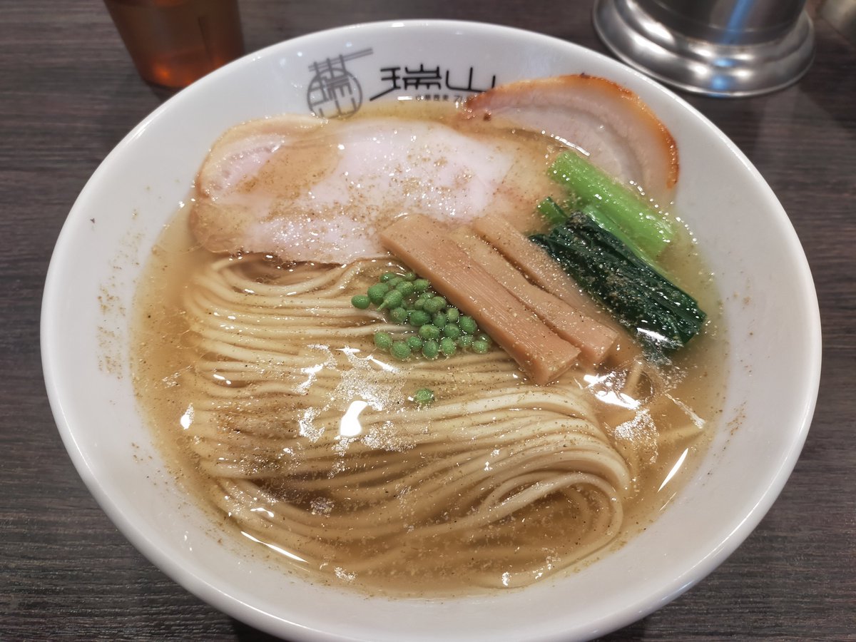 transmagic47's tweet photo. ぶどう山椒の塩そば
舌先のしびれが上品です。
麺も整ってて食欲をそそります。
#NFLラーメン部 https://t.co/9X3AFPhsF4