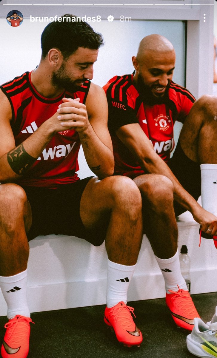 UtdFaithfuls's tweet photo. 📸 - Bruno Fernandes on Instagram with Mazraoui. https://t.co/k3KwUbFS9n