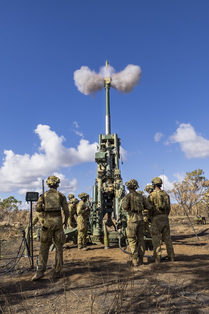 AustralianArmy's tweet photo. Full send 🚀💥 

#AusArmy gunners from 4 Regt, RAA put the M777 Howitzer through its paces at Ex Southern Jackaroo. 

📸 PTE Alli Craig / PTE William McCormick https://t.co/bVPo09y5m0