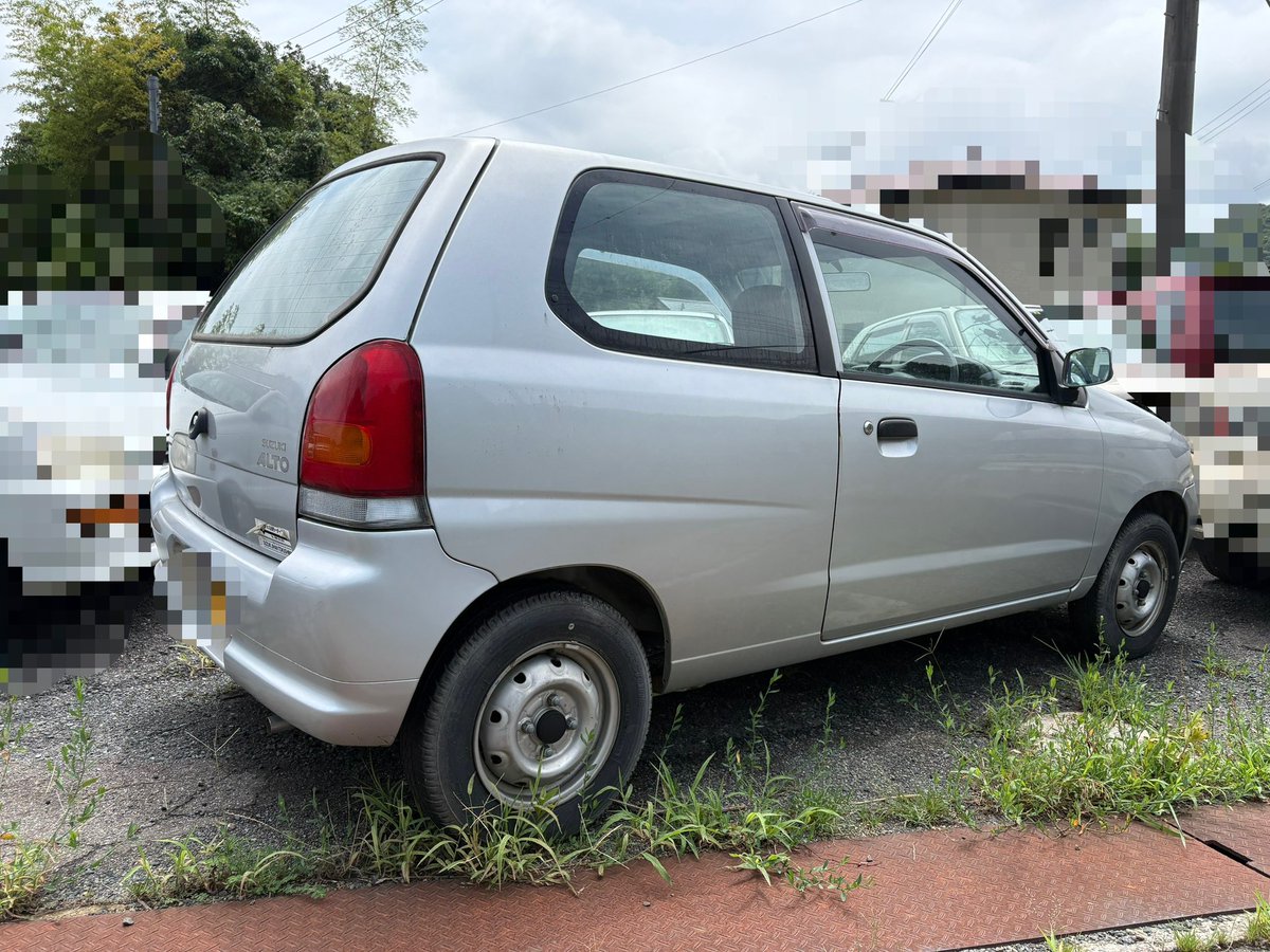 chinso_girl's tweet photo. 【売ります！】
アルト HA23V
・3ドア！
・5MT
・車検令和10年2月まで
・メーターはタコ付きに変わってます。
・エアコン不調で四季を体感できます！
・お値段25万円！

その他詳細はDMにて！
兵庫県からです！現車確認等、駅からの送迎も可能ですのでご相談ください！
 #車売ります  #アルト  #ha23 https://t.co/w1Yplwd36p
