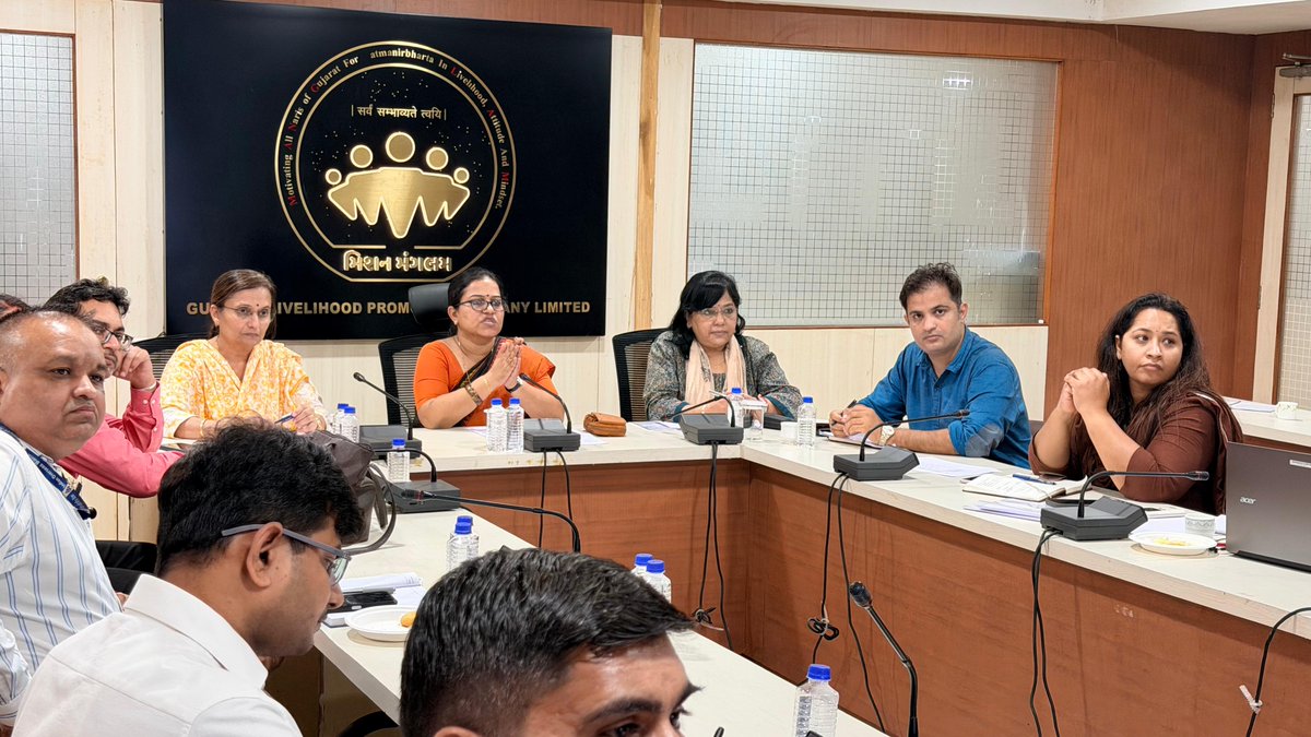 GlpcLivelihood's tweet photo. A follow-up meeting chaired by Ms. Prashasti Pareek, IAS, MD, GLPC, was held on 4th August 2026 with participating banks to review progress and discuss the roadmap for effective implementation of the Lakhpati Didi Sashaktikaran Yojana.

તા. 4 ઓગસ્ટ 2026ના રોજ શ્રીમતી પ્રશસ્તિ પારીક, IAS, મેનેજિંગ ડિરેક્ટર, GLPCના અધ્યક્ષસ્થાને સહભાગી બેંકો સાથે લખપતિ દીદી સશક્તિકરણ યોજનાની પ્રગતિની સમીક્ષા અને અસરકારક અમલીકરણની આગામી કાર્યયોજના અંગે બેઠક યોજાઈ.

#GLPC #LakhpatiDidi #SHG #WomenEmpowerment #FinancialInclusion #RuralDevelopment