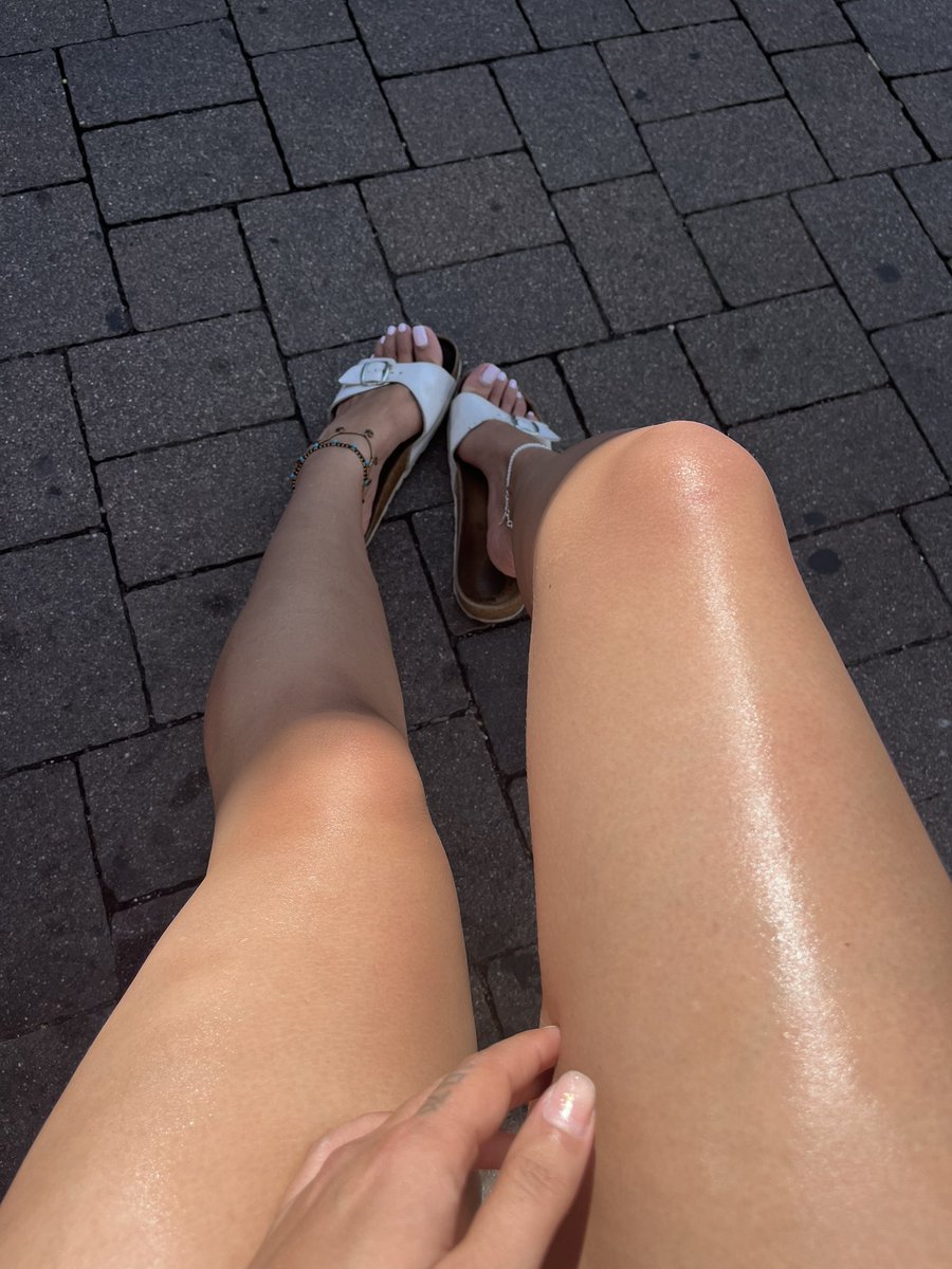 Arabian_Queen22's tweet photo. Sunny weather &amp; long legs ❤️‍🔥 https://t.co/POHBwEOZW1