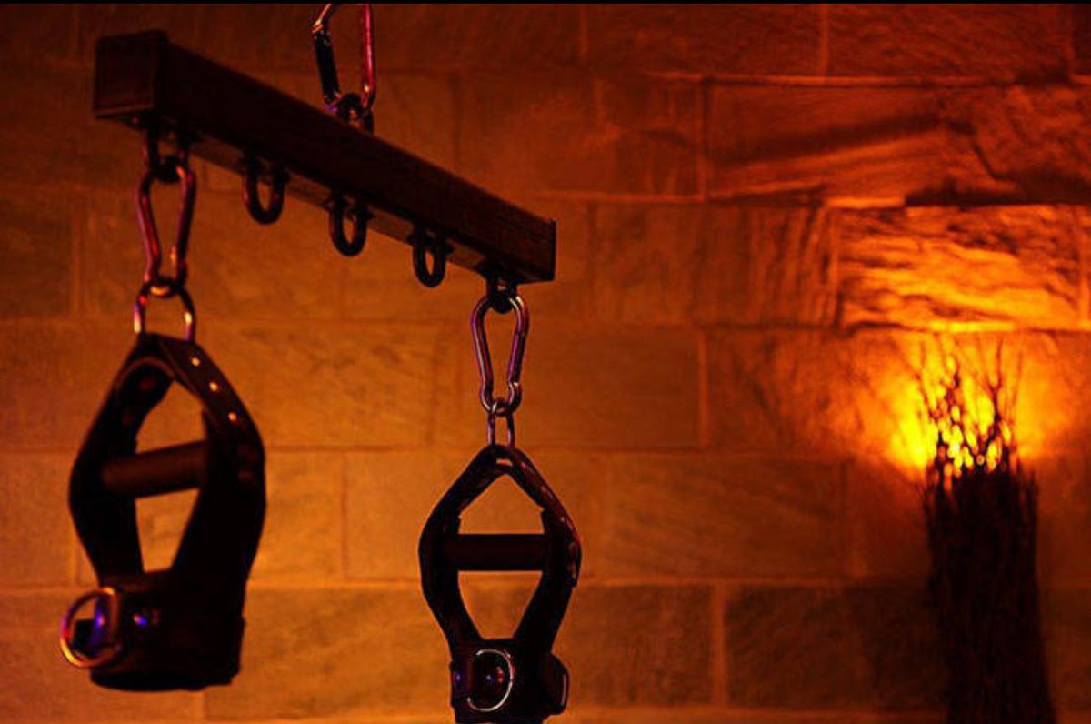 SMGOD_'s tweet photo. Dungeon space for SM slaves https://t.co/h6vtOVVE6i