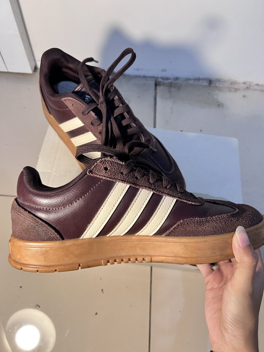 ayaklein333's tweet photo. wts adidas gradas og, size 38 masih bagus bgtbgt no minus, masih ada box nya juga, harga beli 800 dijual 500 negoo, #zonauang #wts #adidas #sepatu https://t.co/tkOJKHUbSg