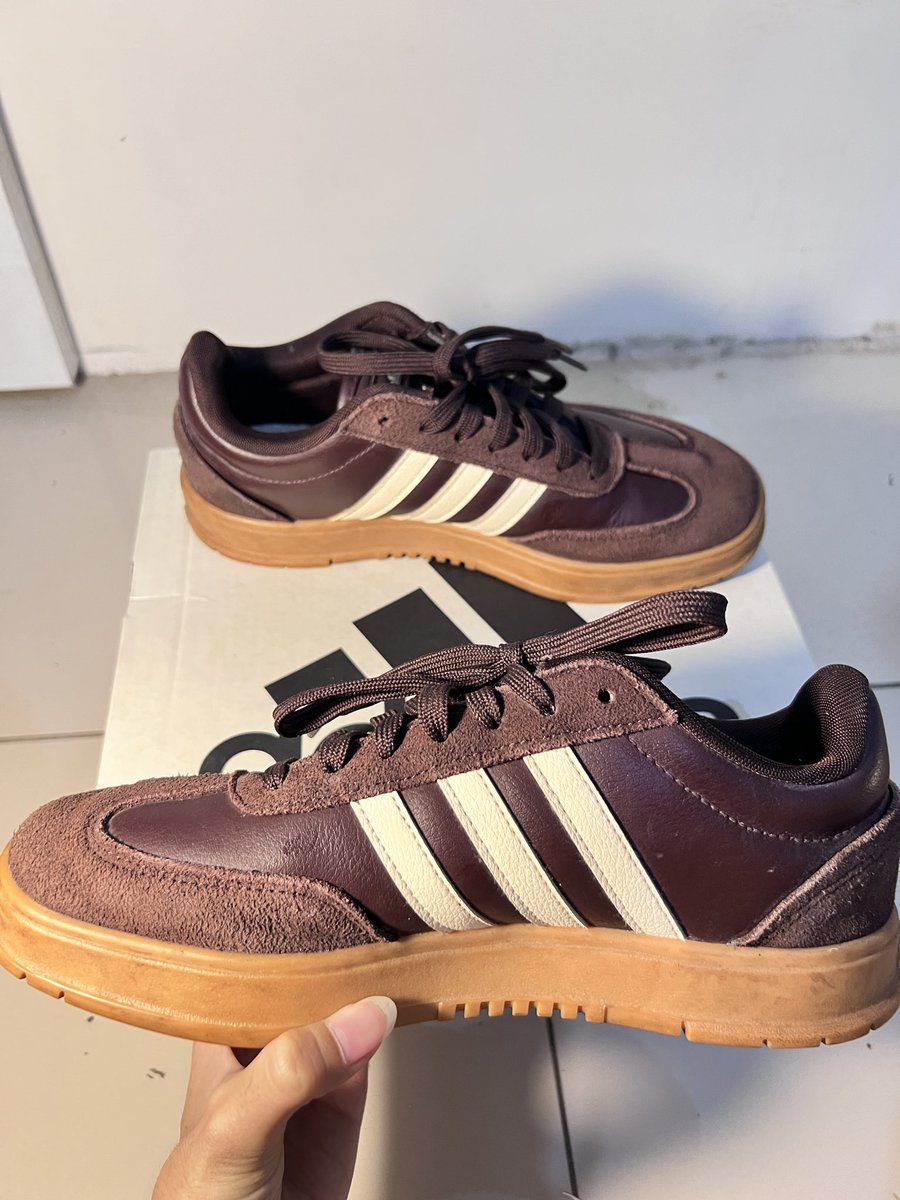 ayaklein333's tweet photo. wts adidas gradas og, size 38 masih bagus bgtbgt no minus, masih ada box nya juga, harga beli 800 dijual 500 negoo, #zonauang #wts #adidas #sepatu https://t.co/tkOJKHUbSg