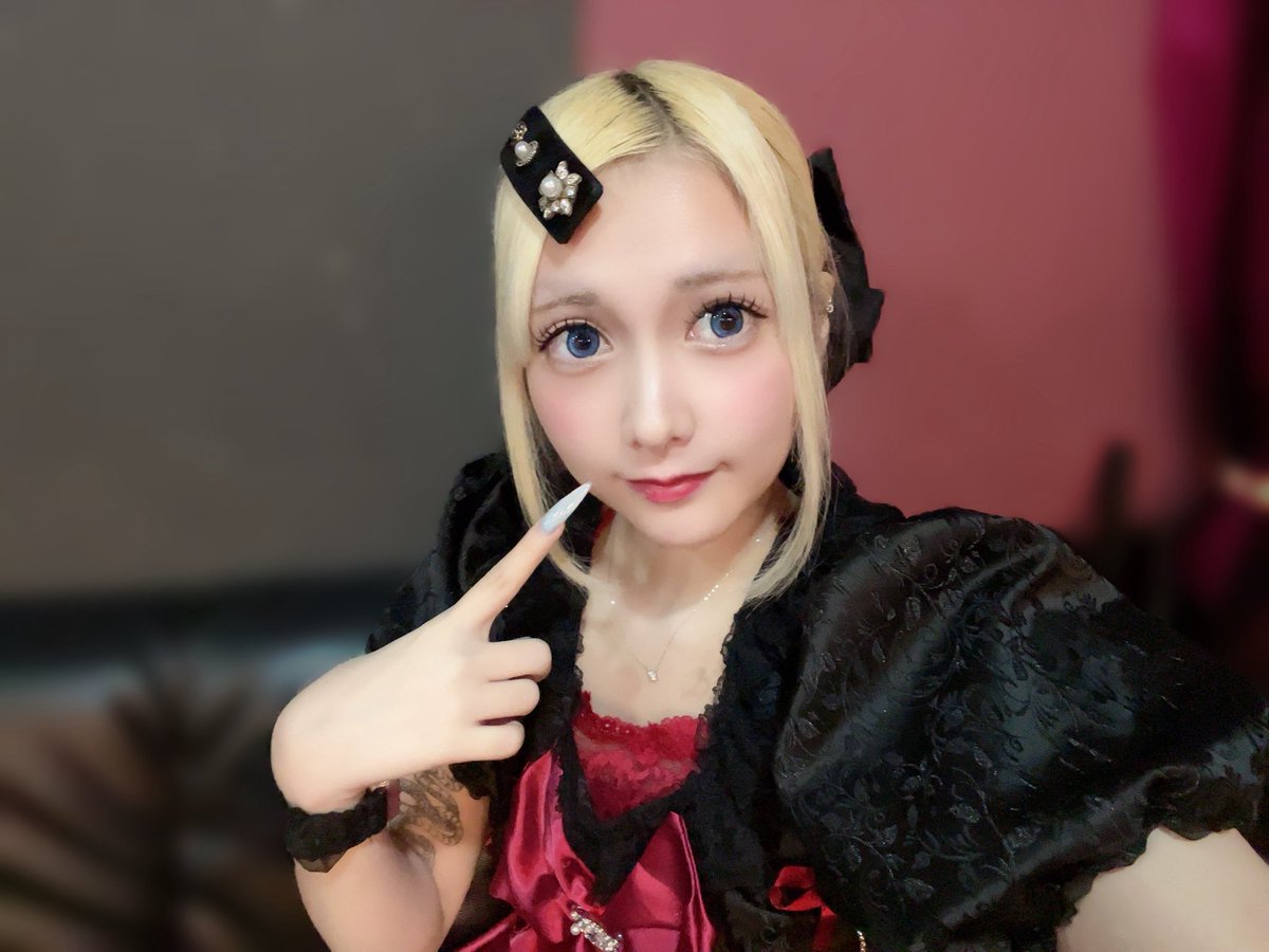 fairy_riutan's tweet photo. 5時までいまちゅ❤︎

でかりぼん久々につけた🎀ネイルもしたのでみにきてー！ https://t.co/BLQq17sRpB